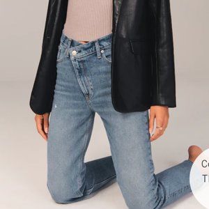 Viral Abercrombie Ultra High Rise 90s Straight Jean Size 27S